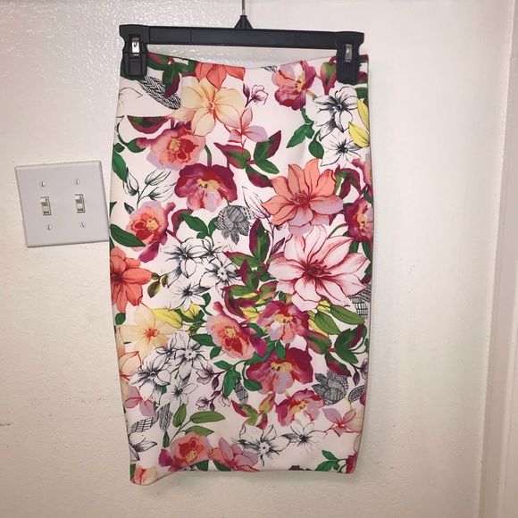 Guess Dresses & Skirts - Guess Floral Scuba Pencil Skirt